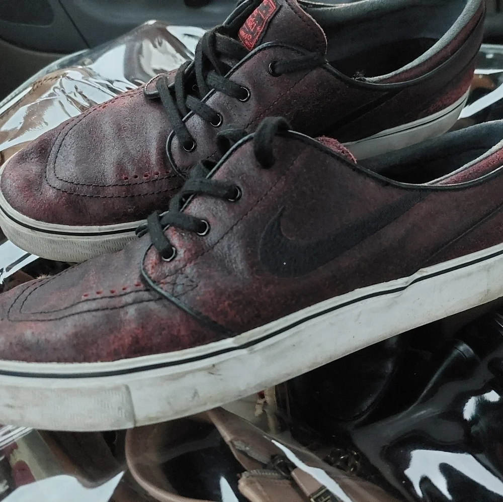 Nike Stefan Janoski Men's Red/Black Sneakers Sz 10.5 Swoosh. (D)